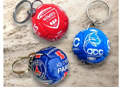 Porte-clés ballon en imitation cuir avec personnalisation par impression totale - Leather ball keychain