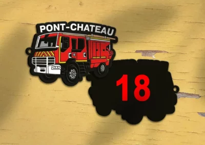 Porte-clés PVC 2D camion de pompiers pour association de sapeurs-pompiers