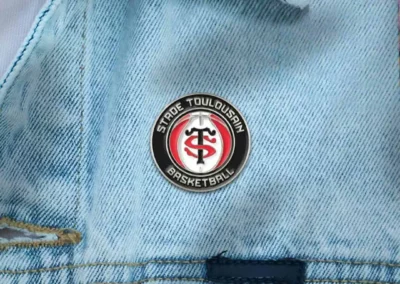 Pin's personnalisé en métal émaillé du Stade Toulousain de basketball fabriqué sur-mesure