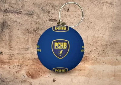 Porte-clés ballon de handball personnalisable en cuir – Total covering pour le club de Pontault-Combault