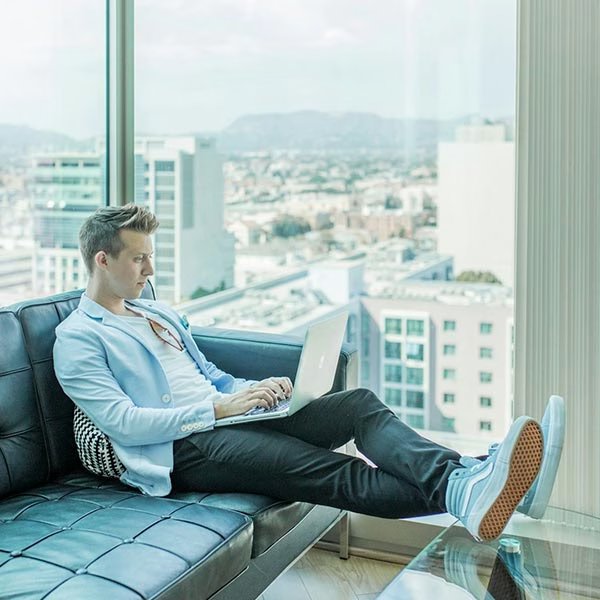 Prix d’un pin’s personnalisé : les critères qui influencent le tarif